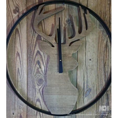 Horloge cerf fond bois 2